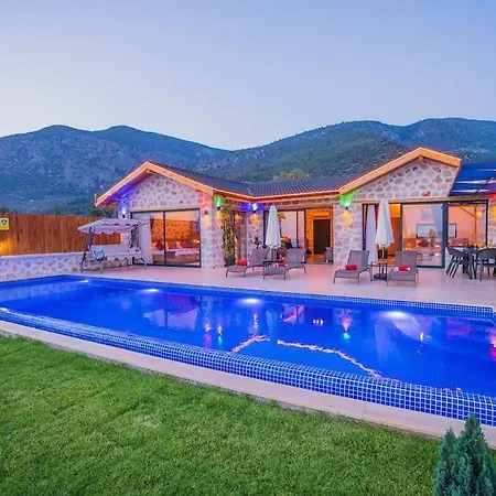 Caykoey'de Oezel Havuzlu 5 Kisilik Muhafazakar Serenity 3* Caykoy