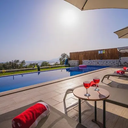 Hotel Caykoey'de Oezel Havuzlu 5 Kisilik Muhafazakar Serenity Caykoy