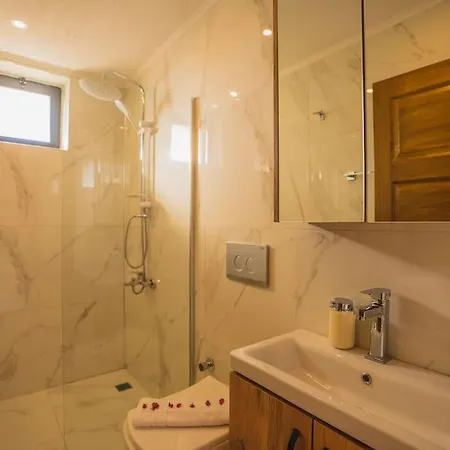 Caykoey'de Oezel Havuzlu 5 Kisilik Muhafazakar Serenity 3* Caykoy