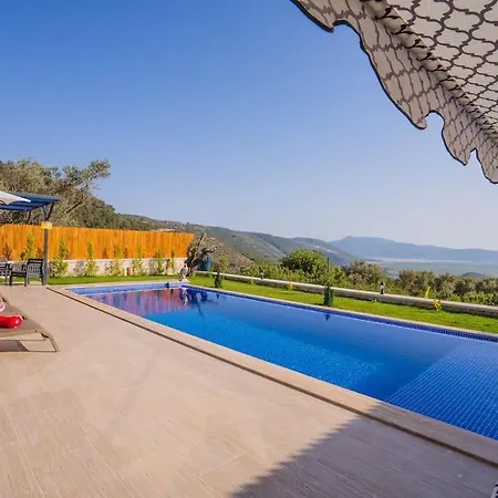 Caykoey'de Oezel Havuzlu 5 Kisilik Muhafazakar Serenity Hotel