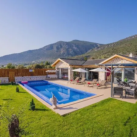 Caykoey'de Oezel Havuzlu 5 Kisilik Muhafazakar Serenity 3* Caykoy