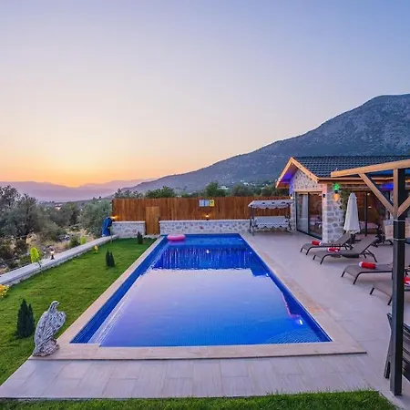 Caykoey'de Oezel Havuzlu 5 Kisilik Muhafazakar Serenity 3*
