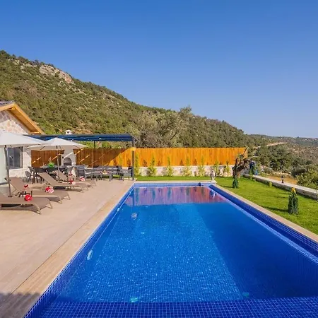 Caykoey'de Oezel Havuzlu 5 Kisilik Muhafazakar Serenity 3* Caykoy