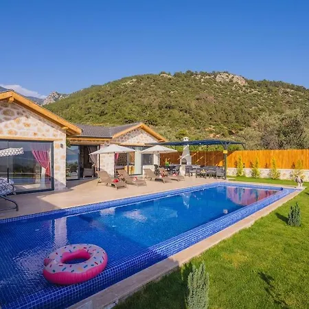 Caykoey'de Oezel Havuzlu 5 Kisilik Muhafazakar Serenity 3* Caykoy