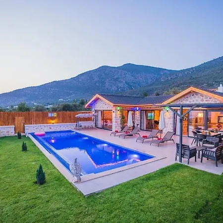 Caykoey'de Oezel Havuzlu 5 Kisilik Muhafazakar Serenity